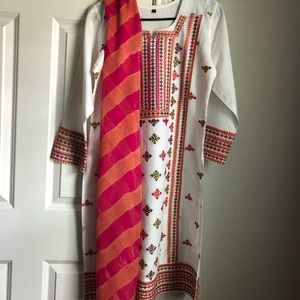 pakistani 2 piece embroidered suit..